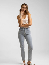 Jeans Classic Hi-Rise Tapered