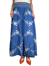 Pantalón Azul Bordado Blanco