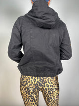 Chaqueta Con Capucha Oculta