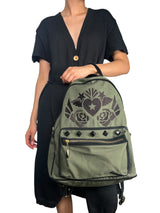 Mochila Bordada con Tachas