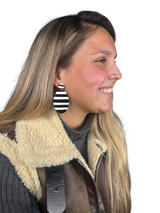 Aros Black and White