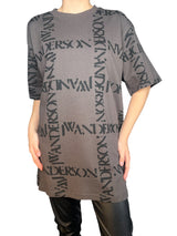 Polera Oversize Logo Grid