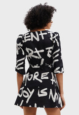 Vestido Desigual Corto Camisero Mensajes Negro - Calce Regular