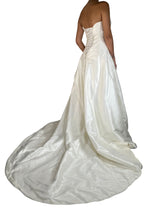 Vestido de Novia Drapeado con Aplicaciones