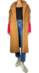 Abrigo Café Mangas Fucsia