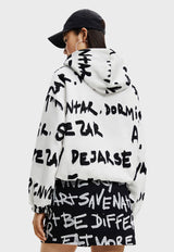 Polerón Desigual Manifiesto All-Over Blanco - Calce Oversize