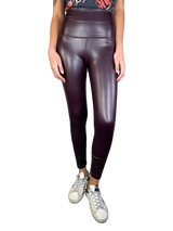 Leggings de Cuero Vegano Dark Cherry