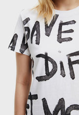 Polera Desigual Texto Manifiesto Blanco - Calce Regular