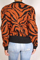 Sweater Cher x Basement