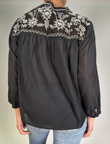Blusa Negra Bordada