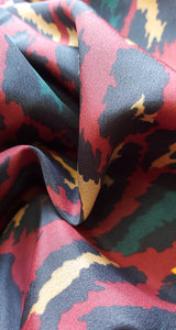 Blusa Animal Print Burdeo