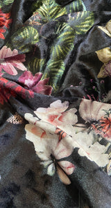Enterito Velvet Negro print Flores