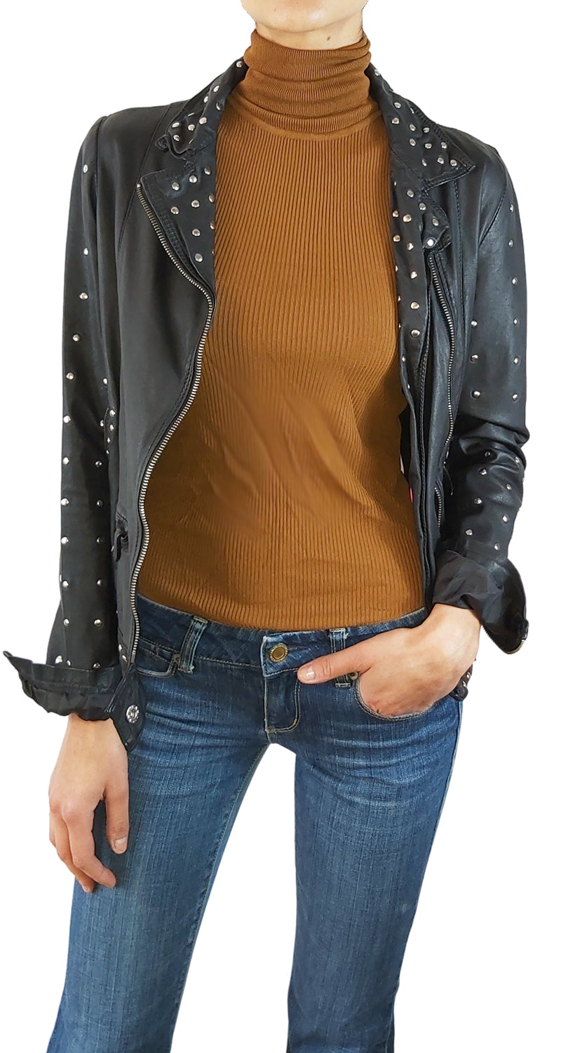 Outfit Chaqueta De Mezclilla Negra Con Tachas Chaqueta Cuero Con