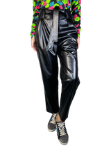 Pantalón Negro Con Cinturón