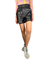 Short Negro Cuero Vegano