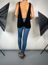 Polera Negra Escote Espalda