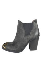 Botines Cuero Punta Dorada