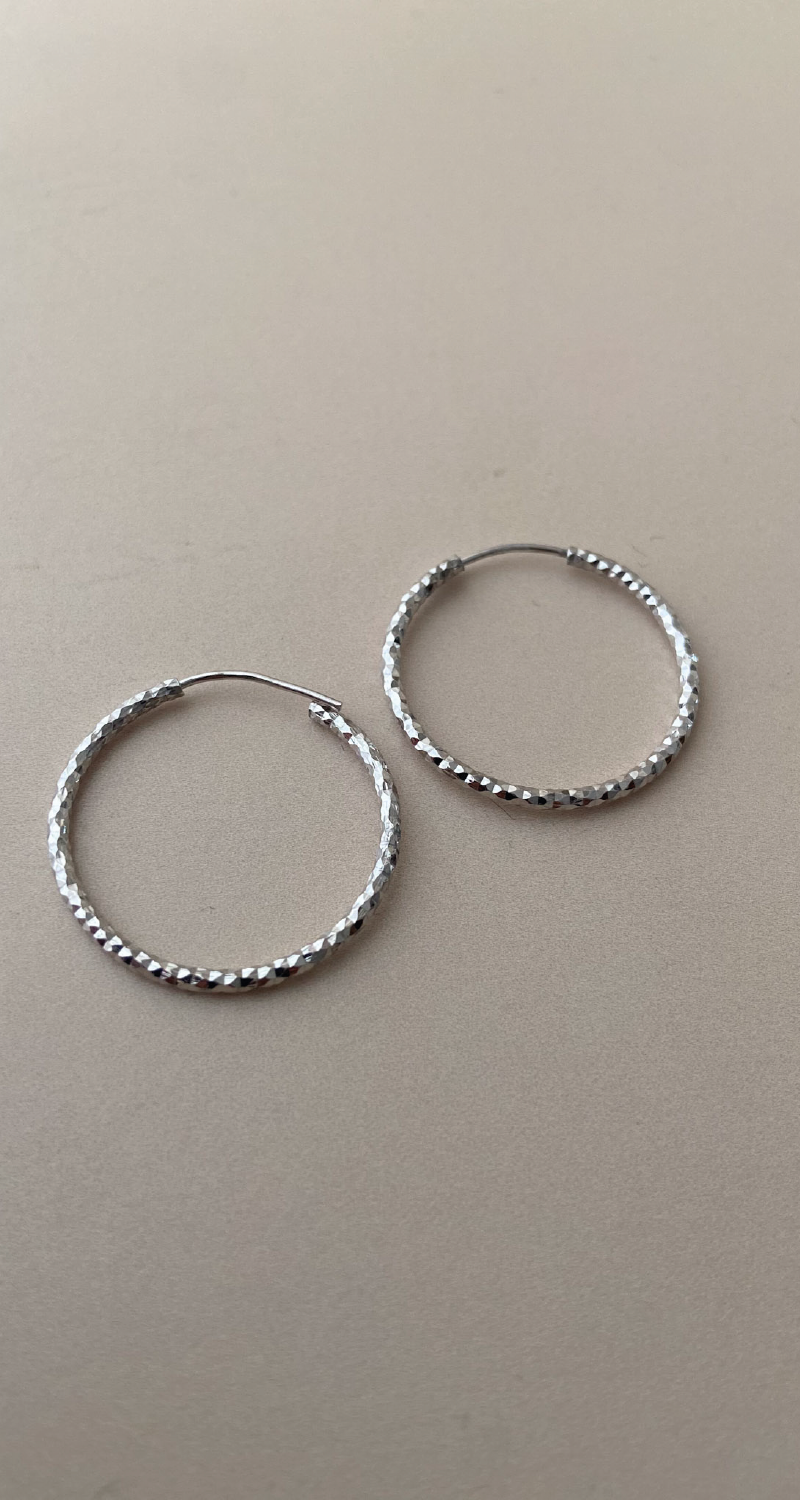 Aros Argollas Brillo Texturado CLARA JOYAS Market People