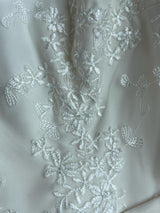 Vestido Bordado Con Aplicaciones