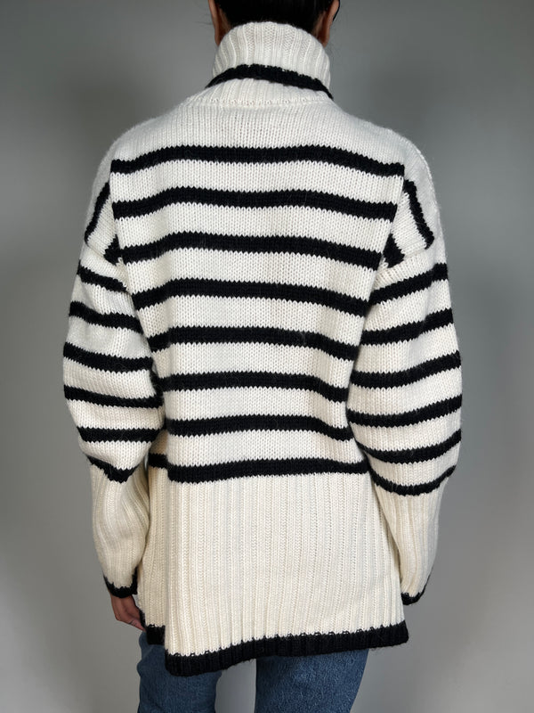 Sweater Blanco y Negro