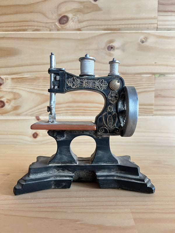 Objeto Decorativo Resin Sewing Machine