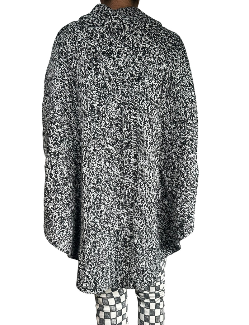 Sweater Blanco Con Negro