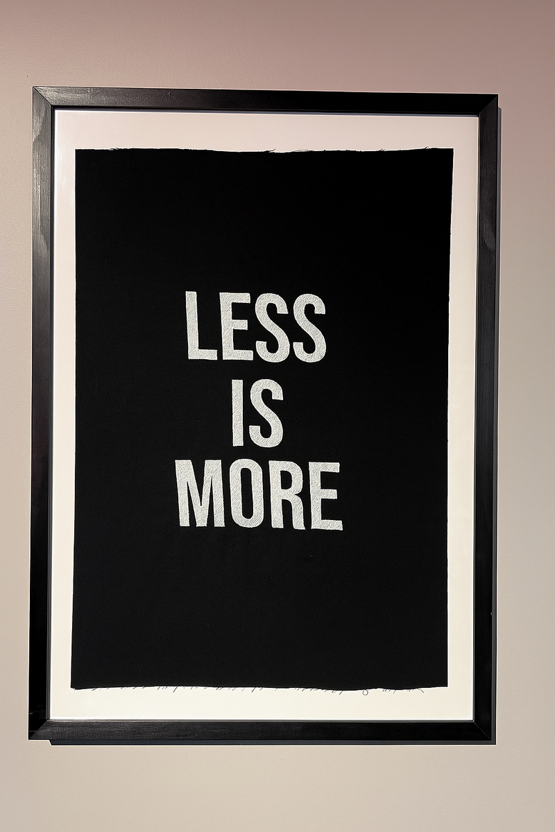 Cuadro Bordado Less Is More
