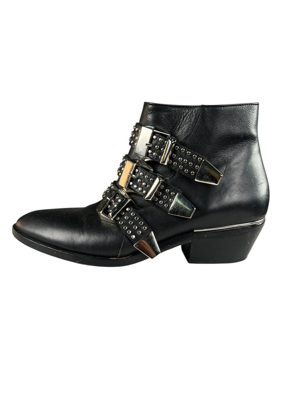 Botines Tachas