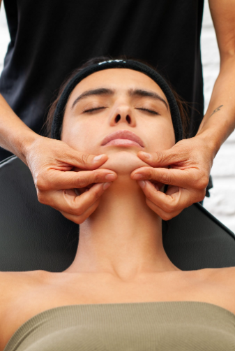 Limpieza + Gimnasia Rostro Cuello y Papada + Hidratación Profunda