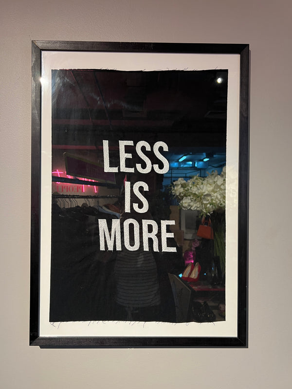 Cuadro Bordado Less Is More
