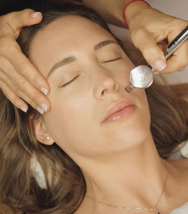 Dermaplaning + Oxigenoterapia Intraceuticals