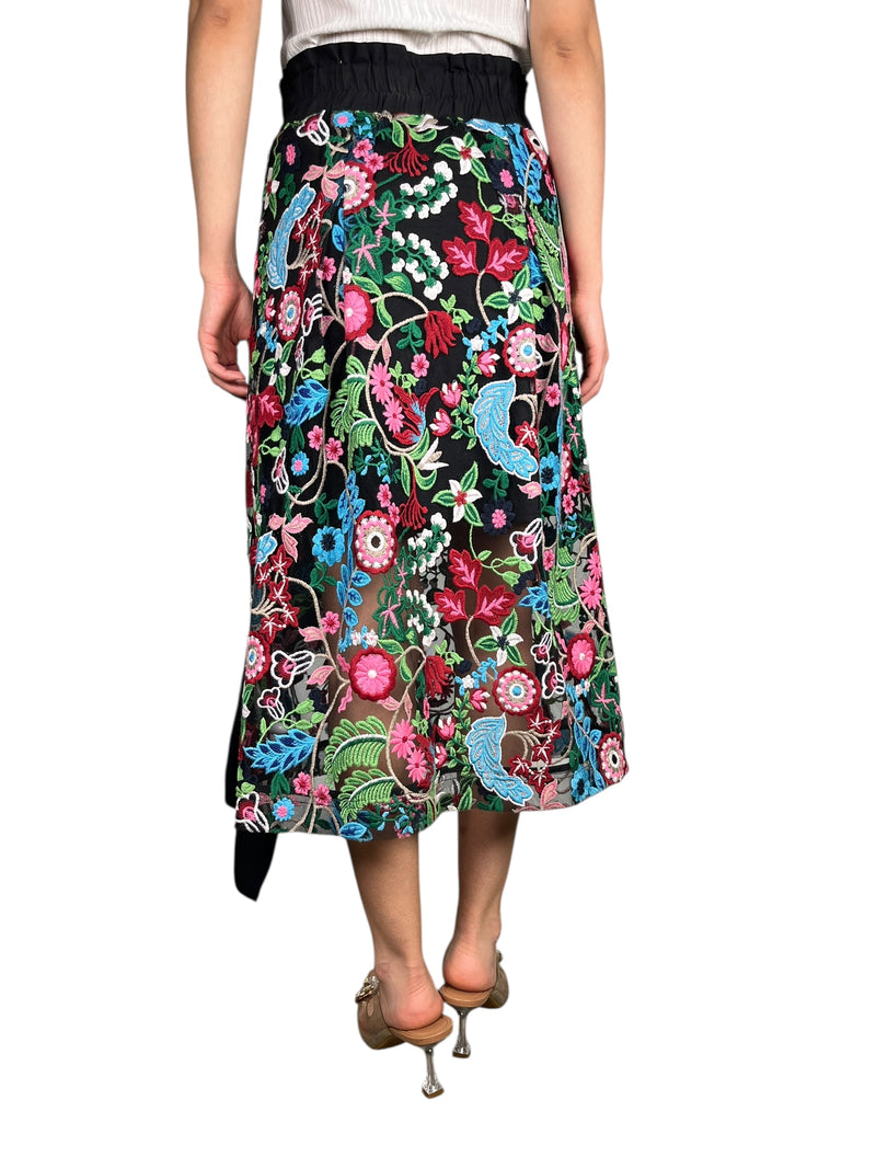 Falda Flores Bordadas