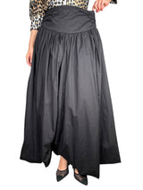 Falda Cranberry x Basement