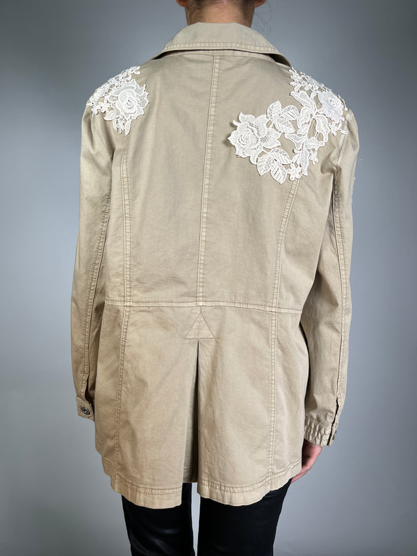 Chaqueta detalles bordados