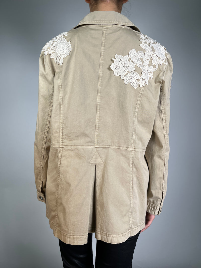 Chaqueta detalles bordados