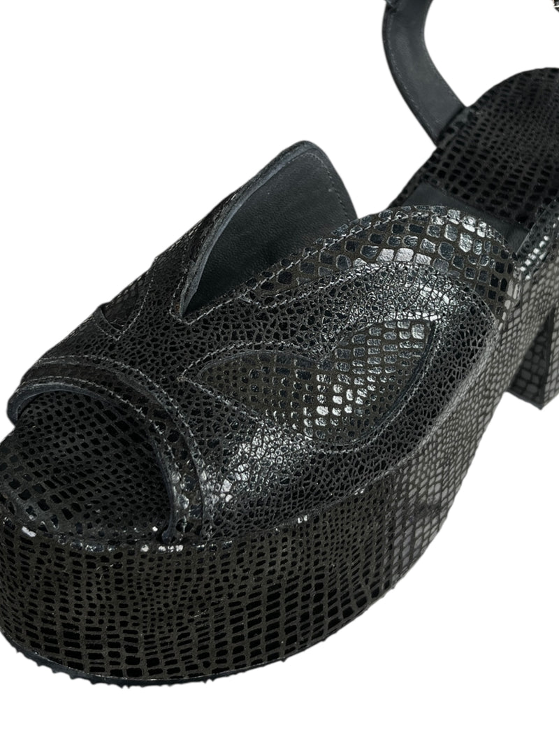 Terraplen Black Print