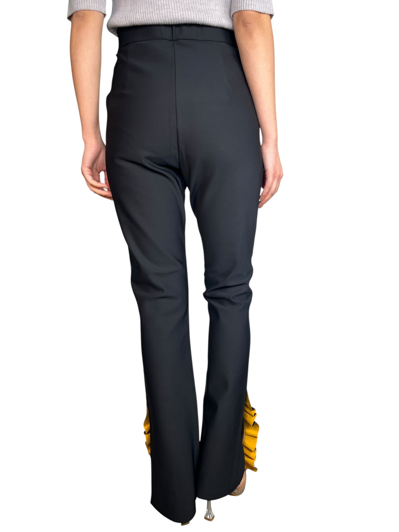 Pantalón Vuelos En Ruedo