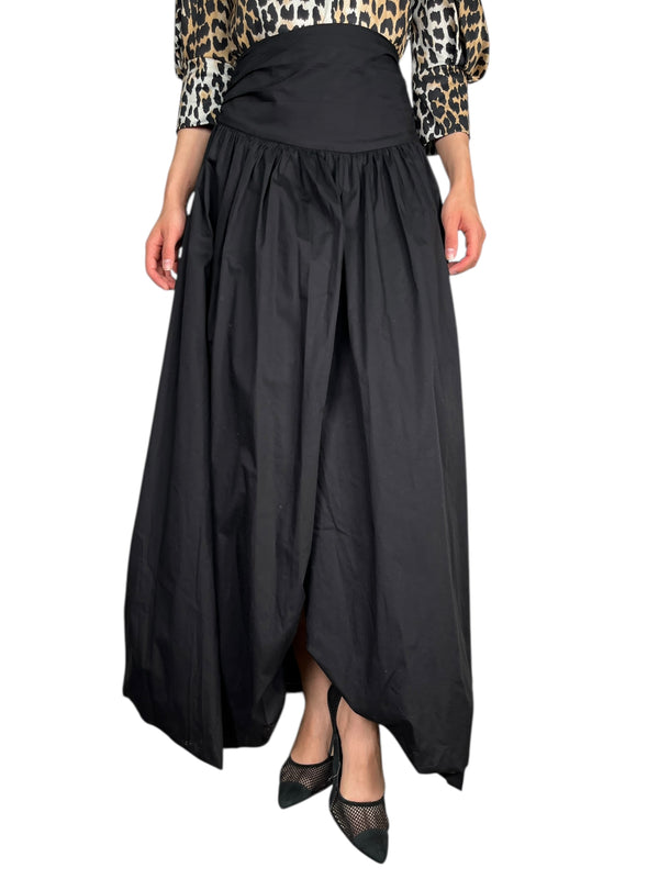 Falda Cranberry x Basement