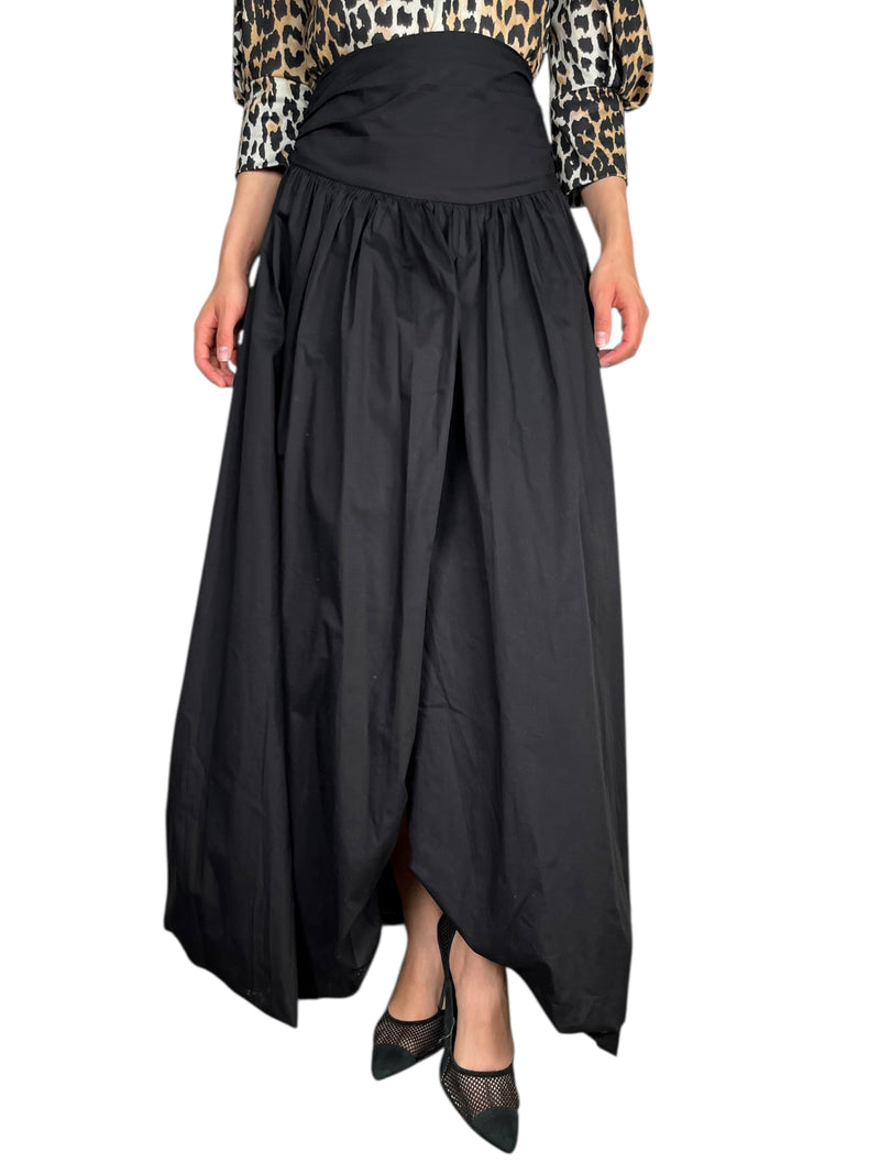 Falda Cranberry x Basement