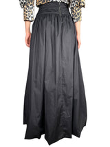 Falda Cranberry x Basement