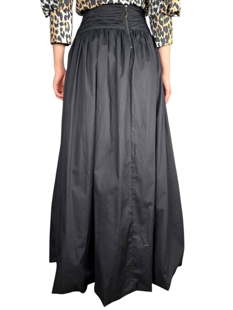 Falda Cranberry x Basement