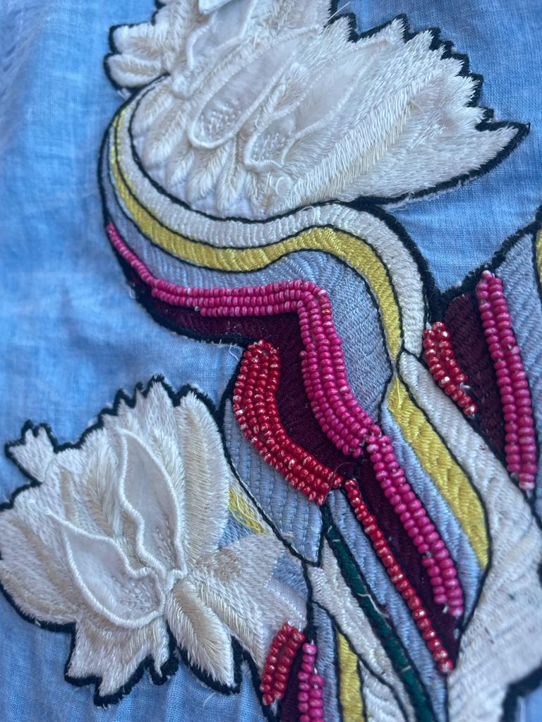 Blusa Azul Bordada
