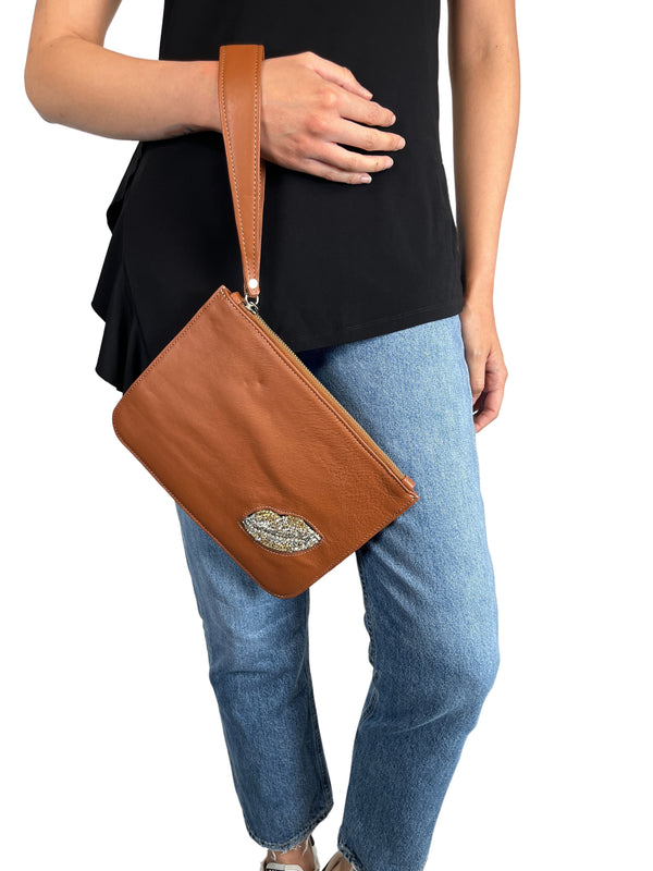 Clutch Kiss Cuero