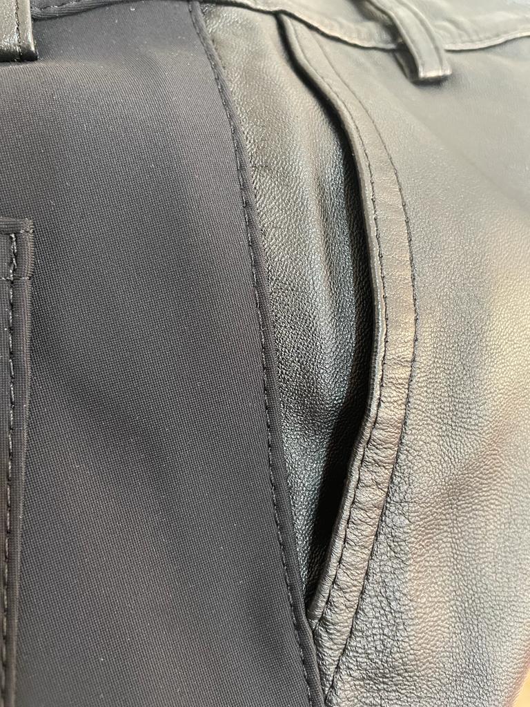 Pantalón Cuero Frontal