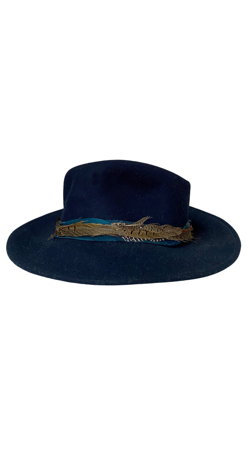Sombrero Negro Plumas