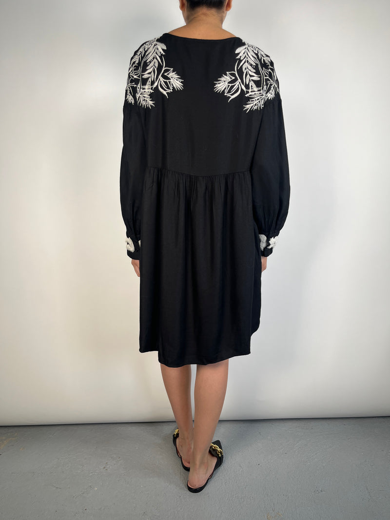 Dress Zara Vestido Mini Bordado El Vestido Corto Abullonado Con Bordados De Zara Dress Zara Vestido Mini Bordado El Vestido Corto Abullonado Con Bordados De Zara