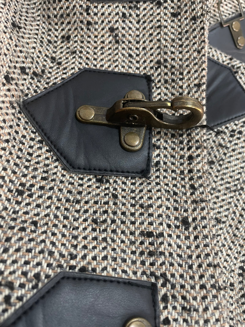 Abrigo Tweed Café