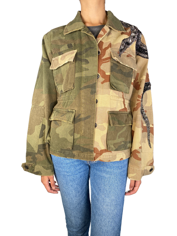 Chaqueta Camuflaje Con Aplicaciones