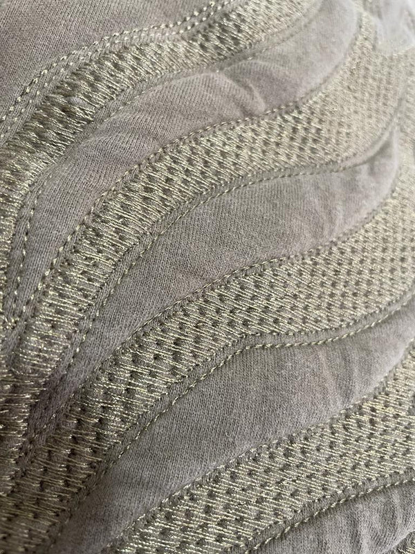 Polera Bordado En Mangas