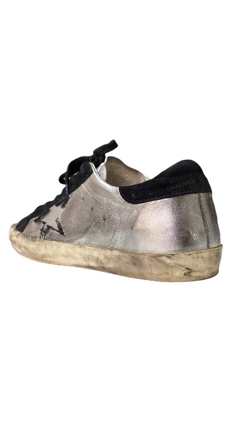 Zapatillas Superstar Plateadas con Negro Golden Goose Market People